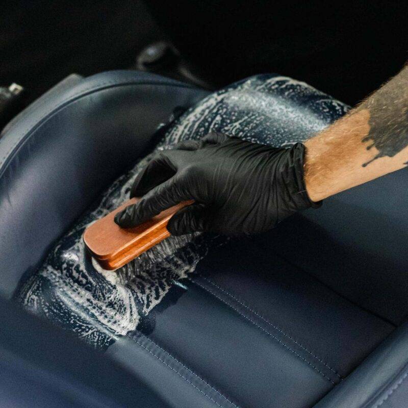 pulizia interni sedili in pelle